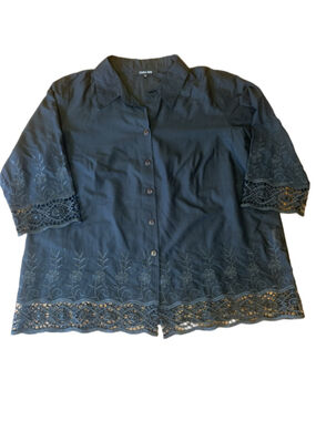 Laura Max Top 1X Black crochet and embroidered details